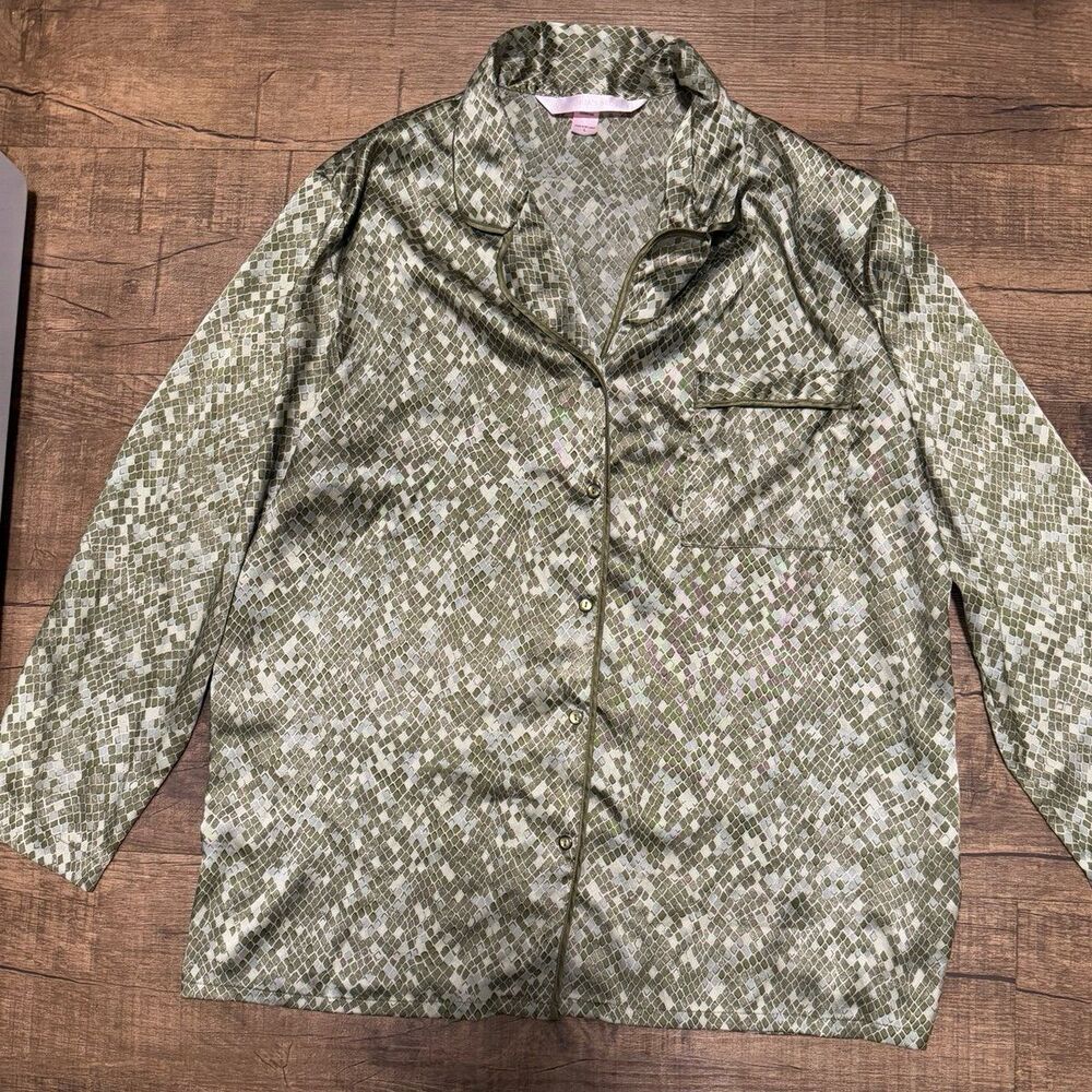 Victoria’s Secret silky green snakeskin crocodile print satin sleep on top